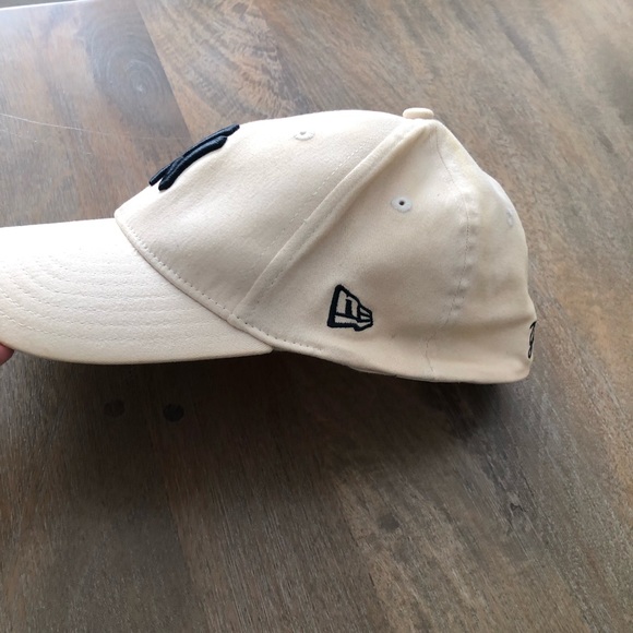 New York Yankees Genuine Cap - Picture 2 of 7